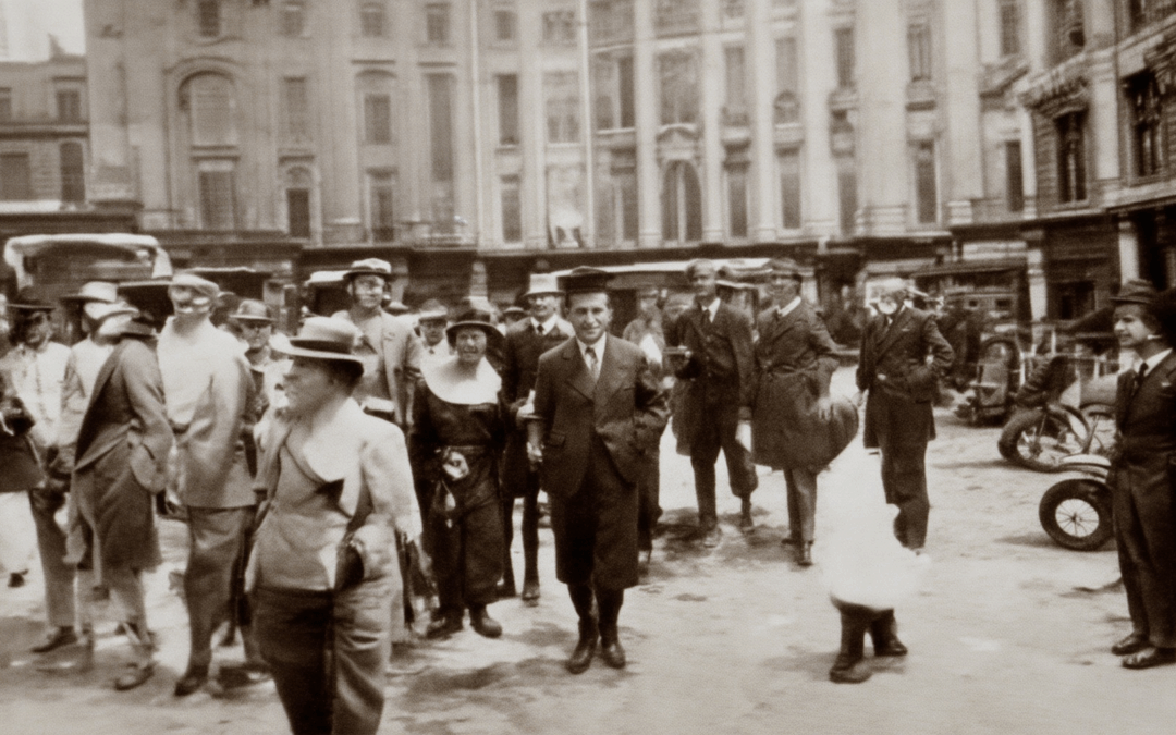 Exploring Timelessness: What Makes Historical Photos Timeless?